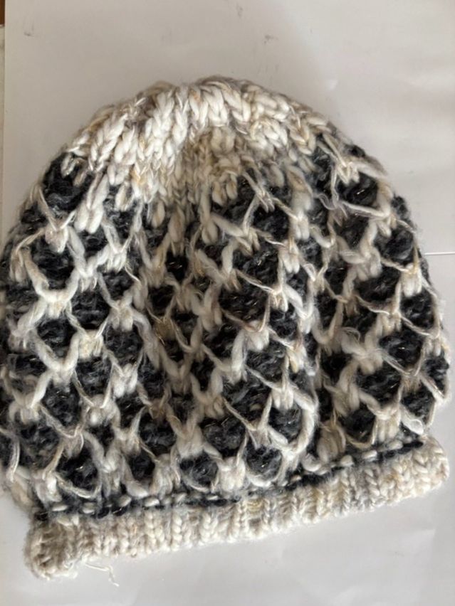 Copricapi, berretti & cappellini: Handgestrickte Wintermuetze, einmalig, warm und gemuetlich – Usato da Wallisellen venduto da AS.TZ. 1