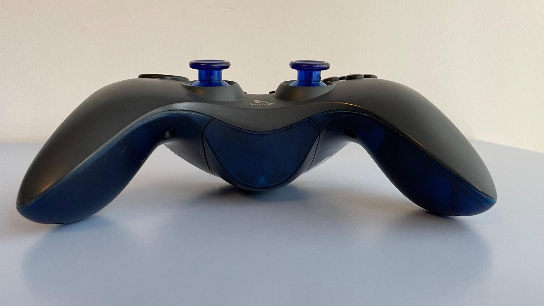 Logitech Manettes: Controller Logitech PS2 Wireless + PS2 DVD Controller 🕹️🎮 – D'occasion à Savosa par Accipe_Oblatam 3