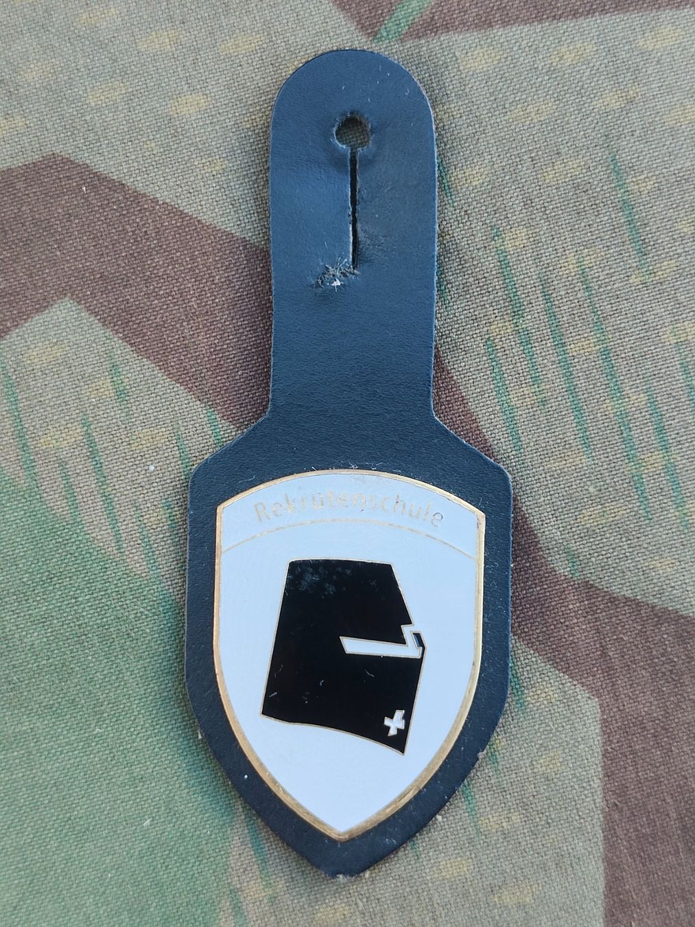 Armée suisse Plaquettes & Badges: Brusttaschenanhänger Rekrutenschule – D'occasion à Bauma par SwissMilitaria