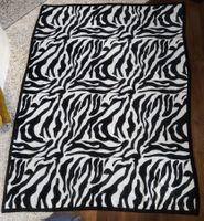 Flauschige Kuscheldecke mit Zebramuster (145 x 190 cm)