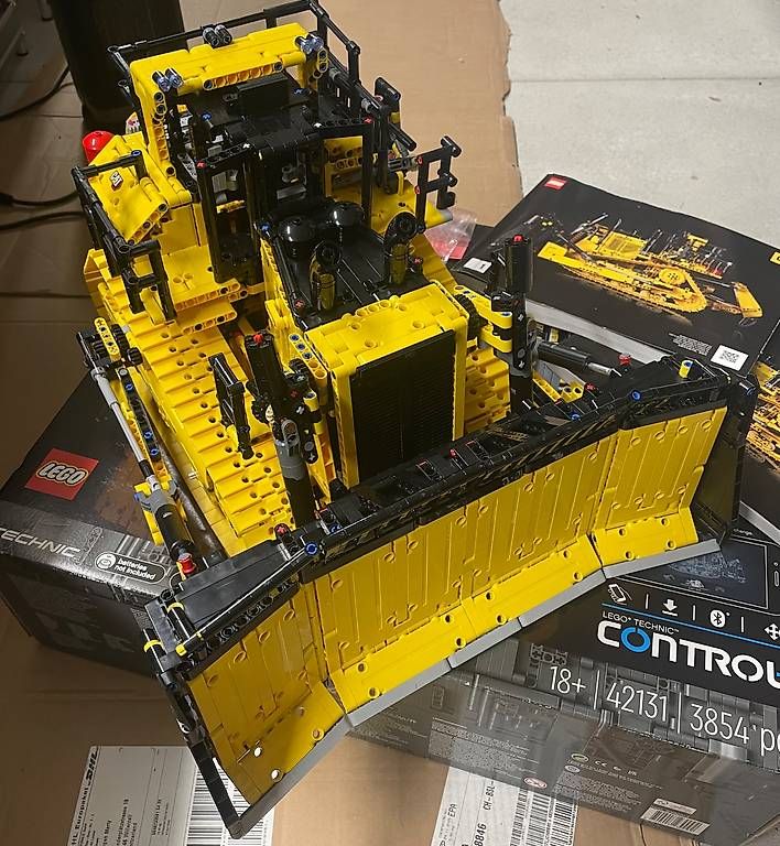 Lego Kit di costruzioni: Lego CAT D11 42131, mit Originalverpackung – Nuovo (secondo la descrizione) da Willerzell venduto da Eluchs 2