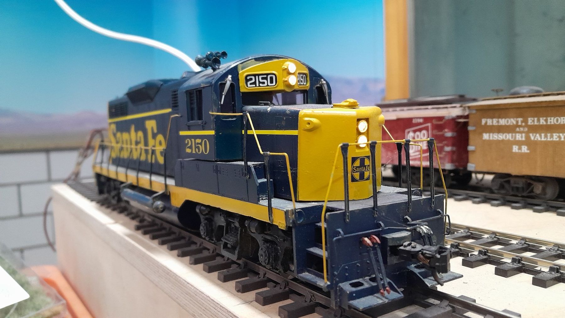 Modelleisenbahnen: Santa Fe 2150 GP20 brass Kadee 2-rail – Gebraucht aus Tafers von Fbrh 1
