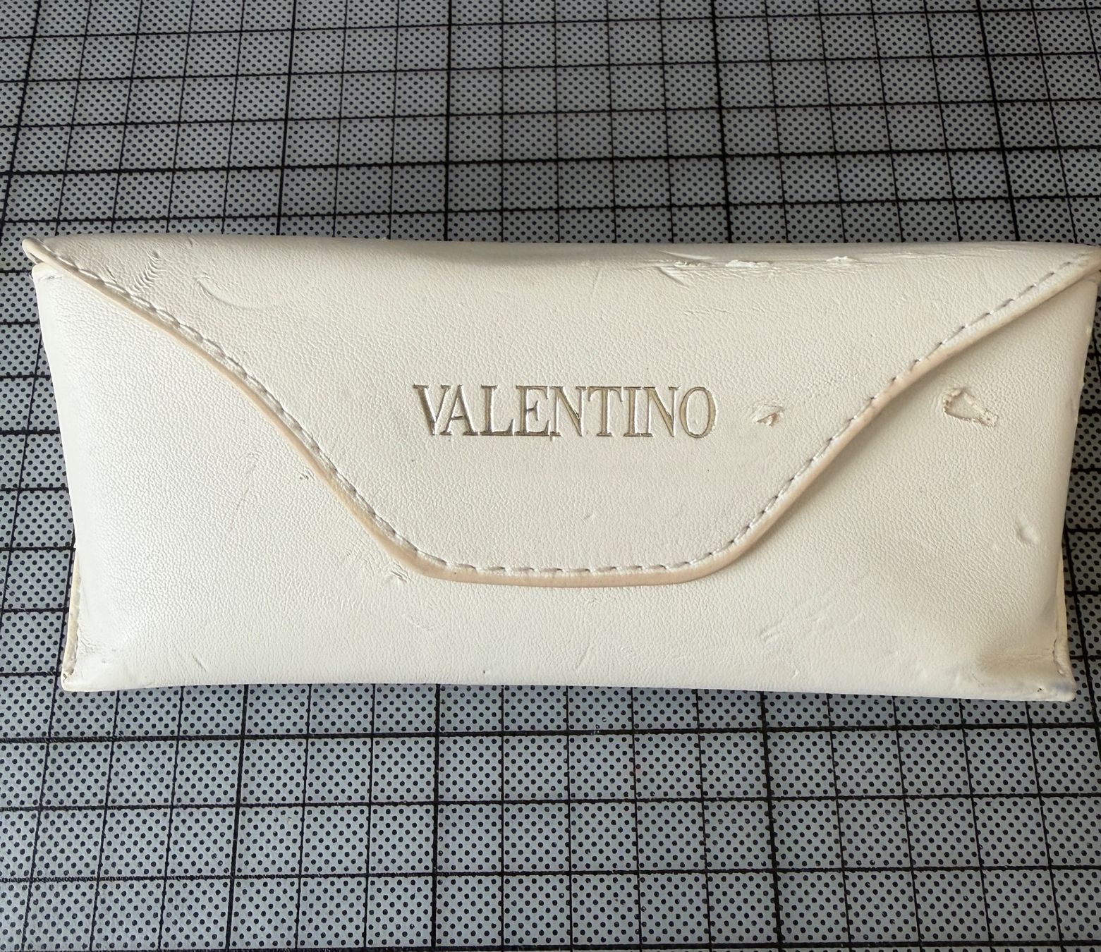 Altro in  Abbigliamento & Accessori: Valentino Brillenetui, Cremeweiss – Usato da Nussbaumen AG venduto da olitech5415