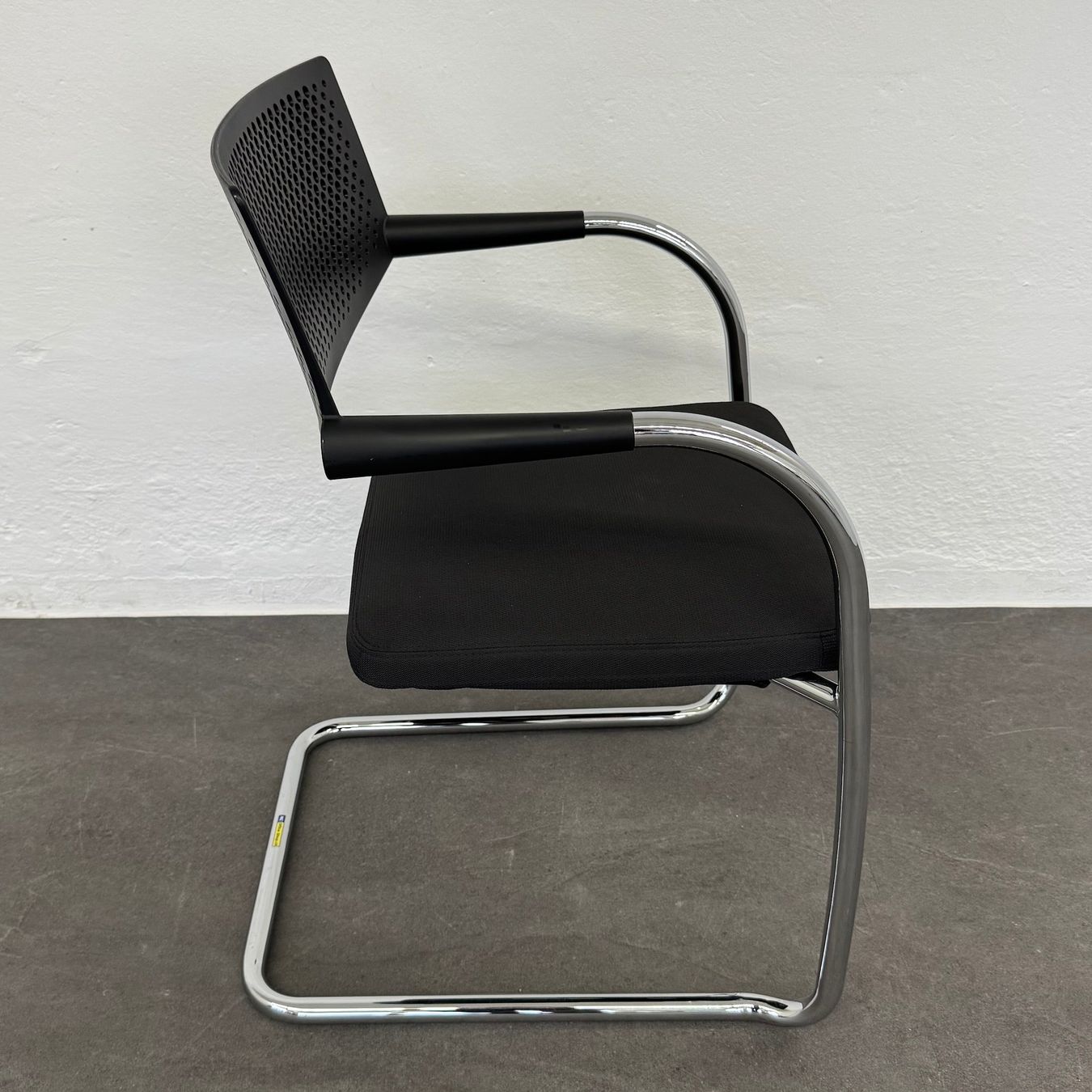 Vitra Sedie: Vitra Visavis 2 Freischwinger - stapelbar - Anthrazit - ohne – Usato da Schönenwerd venduto da mcofficeshop 2