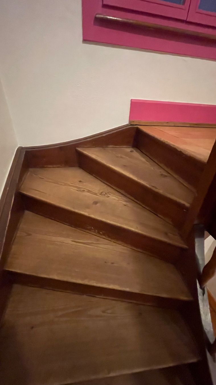 Escaliers: Historische Treppe zu verkaufen – D'occasion à Othmarsingen par ami_9f5j 1