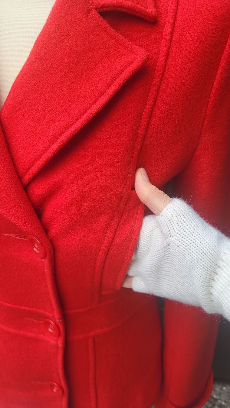 Vestes: Veste rouge  – D'occasion à Fribourg par VictoriaShop7 6
