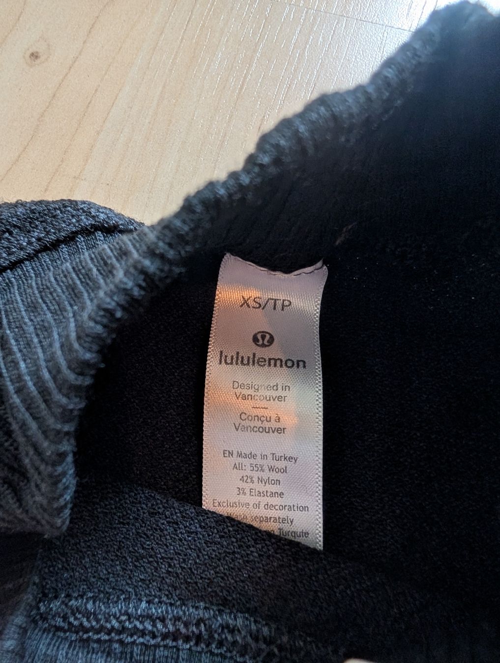 Lululemon Top: Lululemon Thermo Shirt – Nuovo (secondo la descrizione) da Magden venduto da mightykels 1