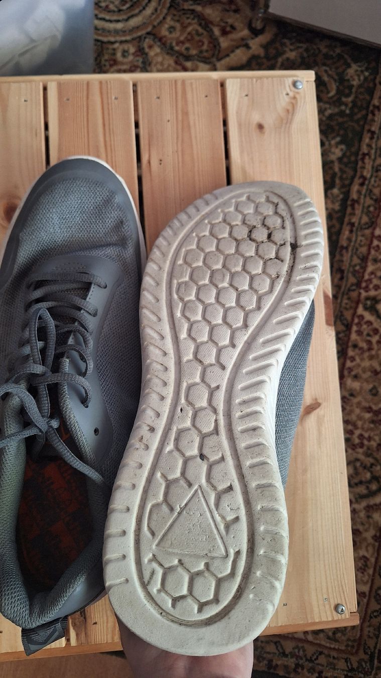Ellesse Herrenschuhe: Ellesse Turnschuhe / Sneaker Grau Grösse 45 – Gebraucht aus Winterthur von _lxeah 4