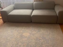 Modernes Modularsofa inkl. dazupassendem Teppich