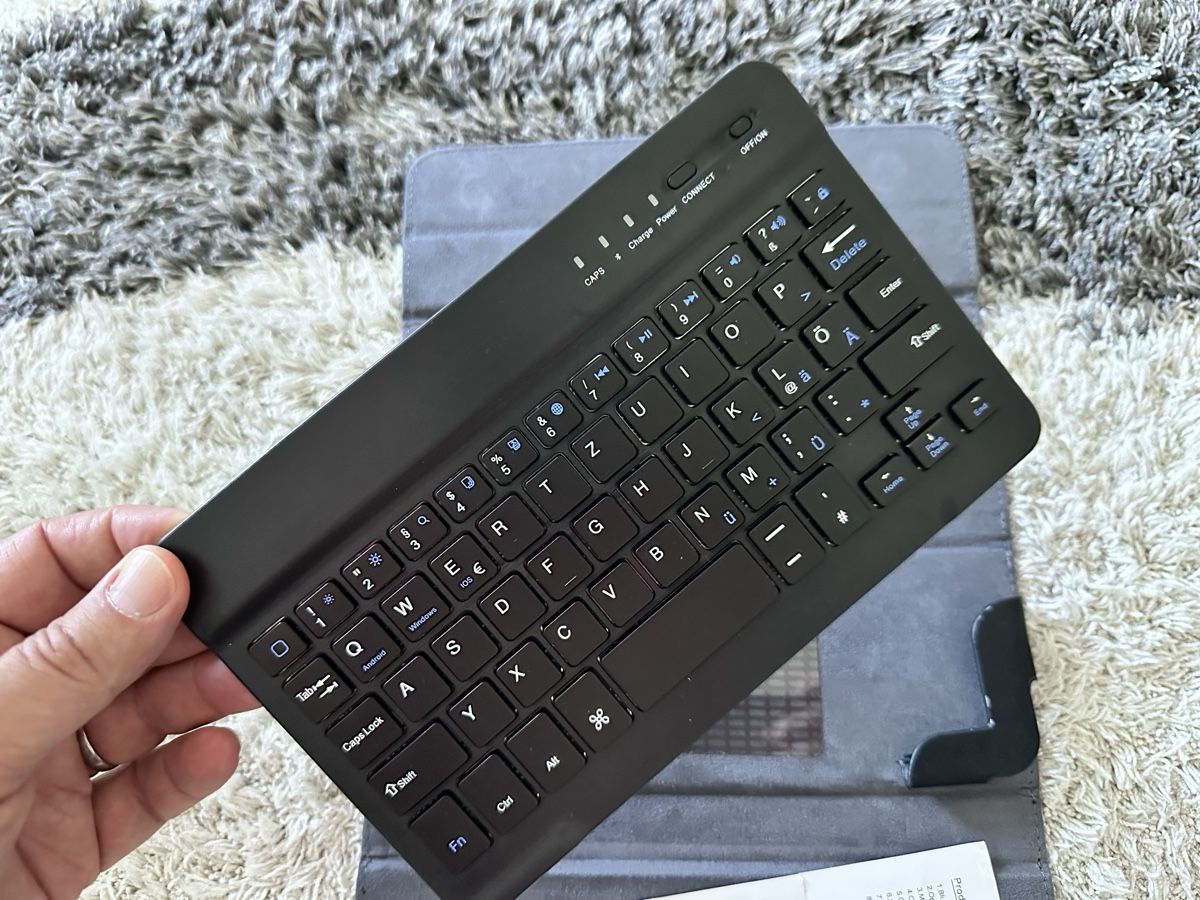 Claviers: Bluetooth Tastatur Schwarz mit Schutzhülle – D'occasion à Thalwil par Thommy_nau