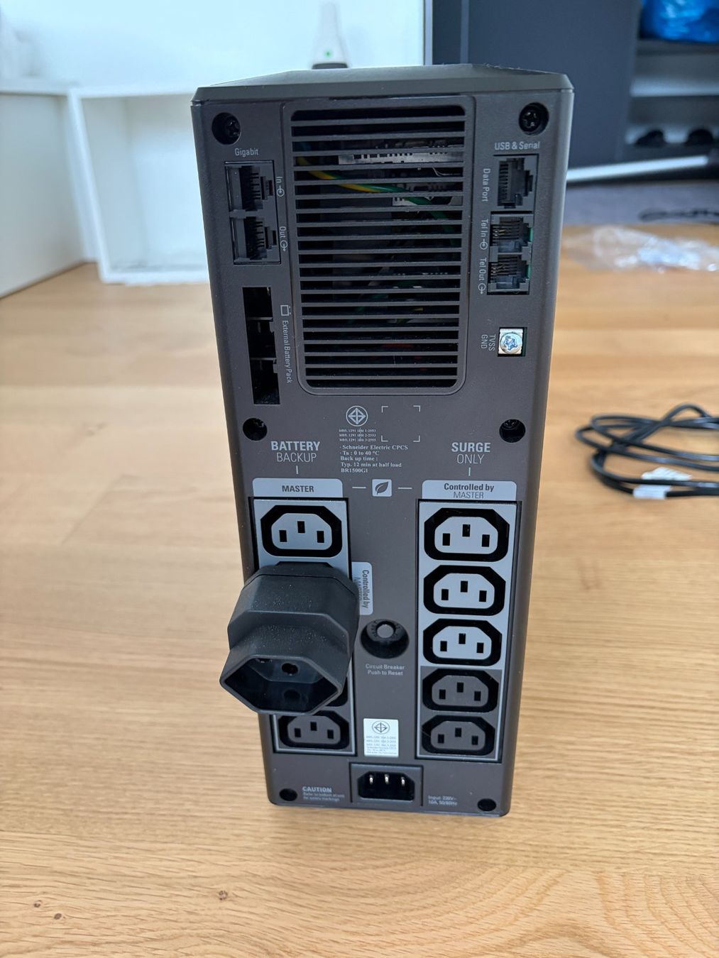 Apc Caricatori & Batterie: APC Back-UPS Pro 1500 VA, 865 W, Line-Interaktiv USV – Usato da Ibach venduto da RuChri 1