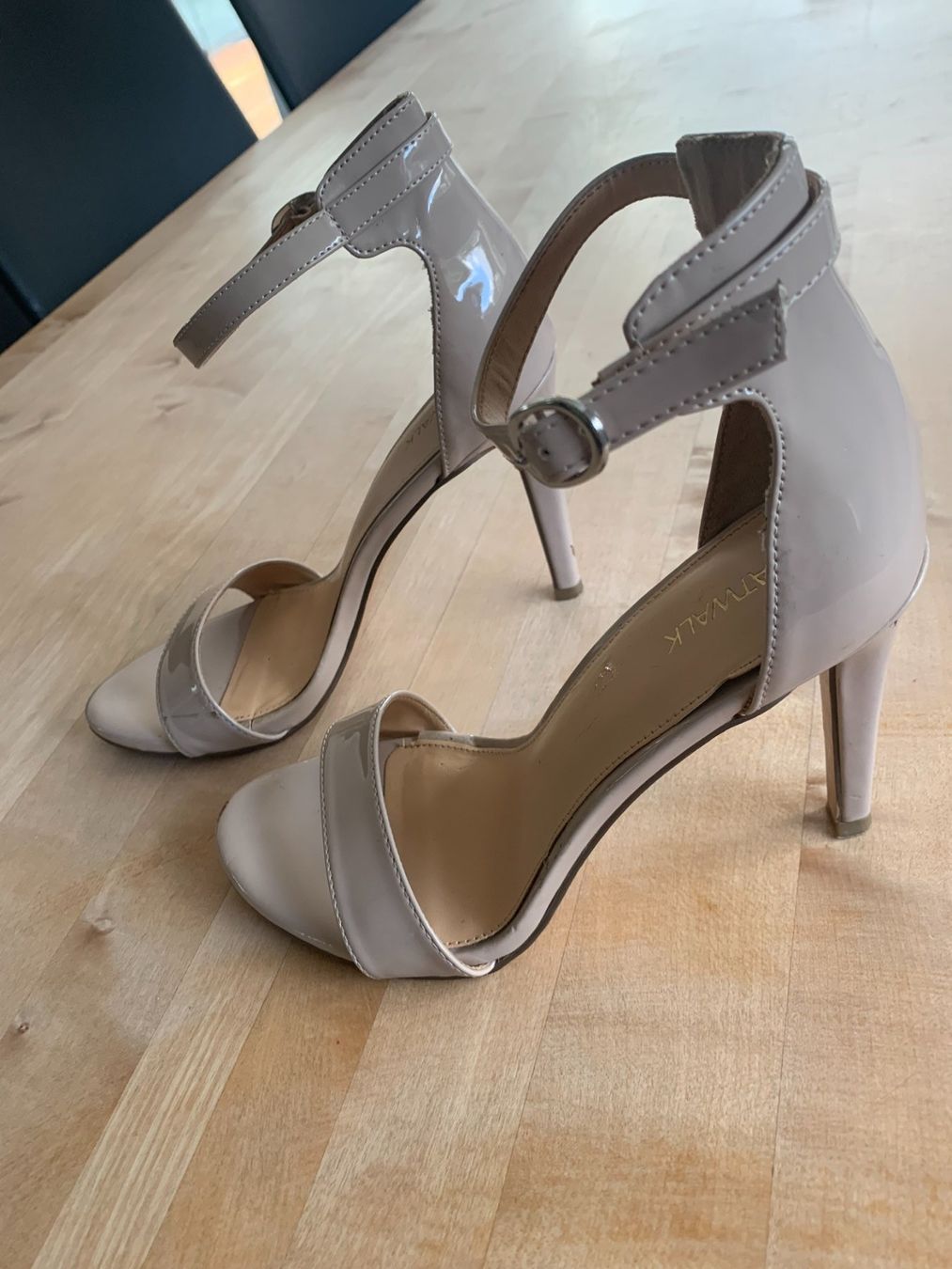 Scarpe da donna: Damen-Sandaletten beige Gr.41 – Nuovo (secondo la descrizione) da Azmoos venduto da Verwir64 2