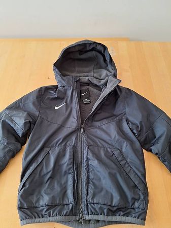 Nike Übergangsjacke Grösse 128-137 cm