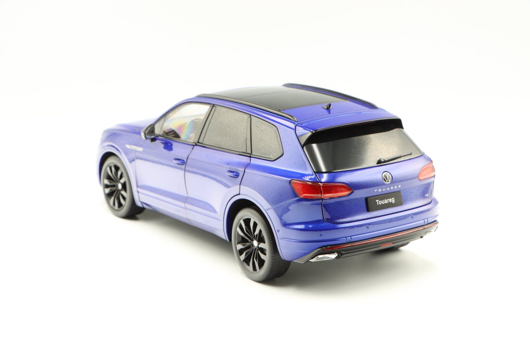 Volkswagen Modellini d'auto: VW Touareg 2018 1:18 Paudi Model – Nuovo e nell'imballaggio originale da Bühl b.Aarberg venduto da modelldiecast 5