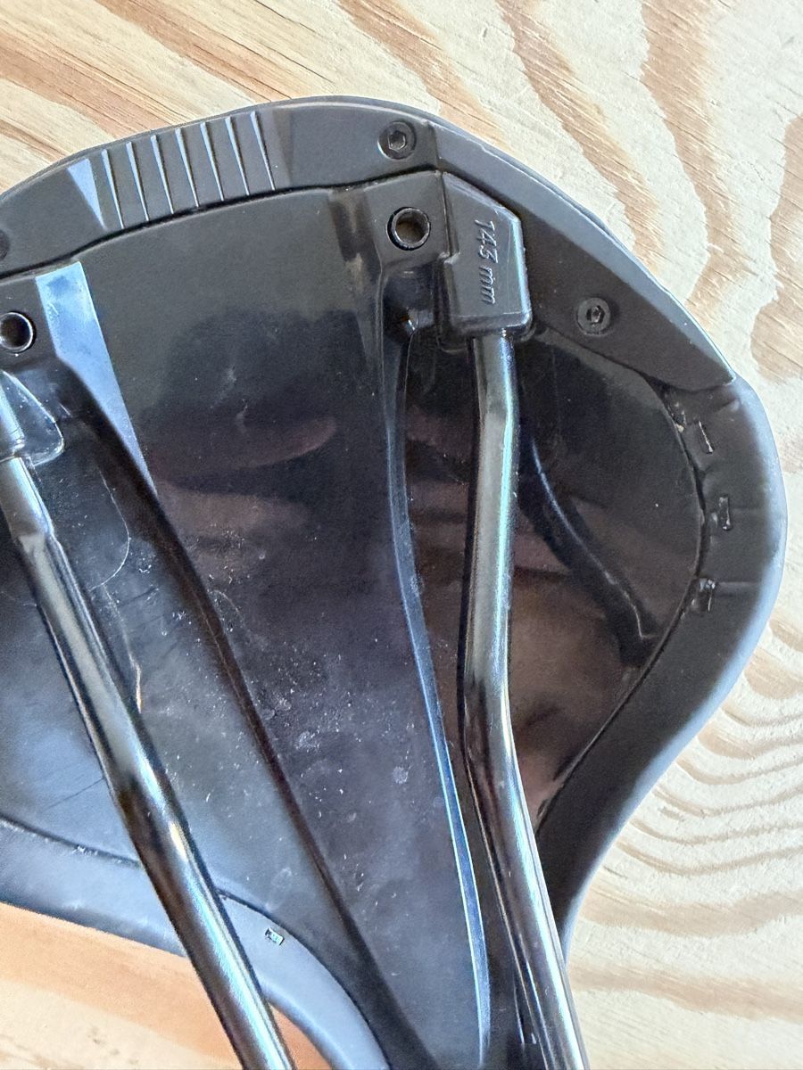 Specialized Ersatzteile: Specialized saddle - sattel - bridge 143mm – Gebraucht aus Zürich von JAGD-bikes 2
