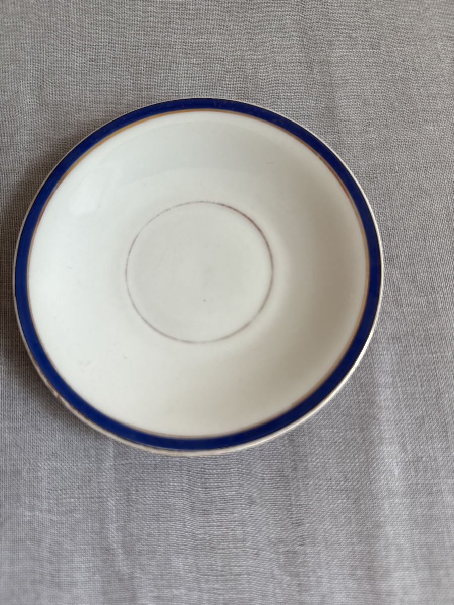 Tazze: Antike Kaffeetasse mit Unterteller, blau/gold Dekor – Usato da Zürich venduto da d.reitzer 1