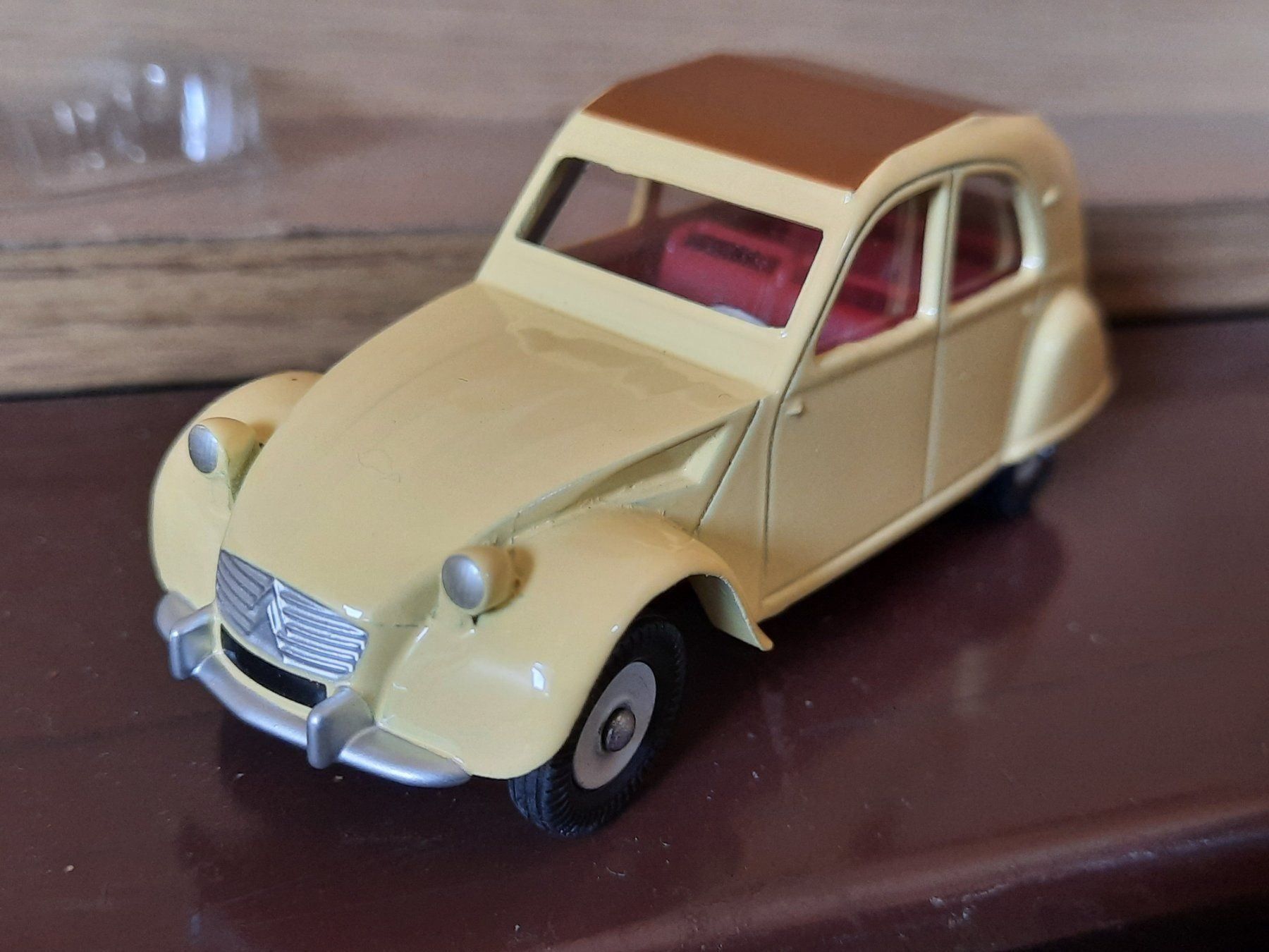 Dinky Toys Modellautos: 2 CV Citroën Modell 61 Dinky Toys – Neu und originalverpackt aus Weinfelden von JoeBaer