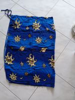 Sommerlicher Pareo, blau mit Sternen und Sonnen,