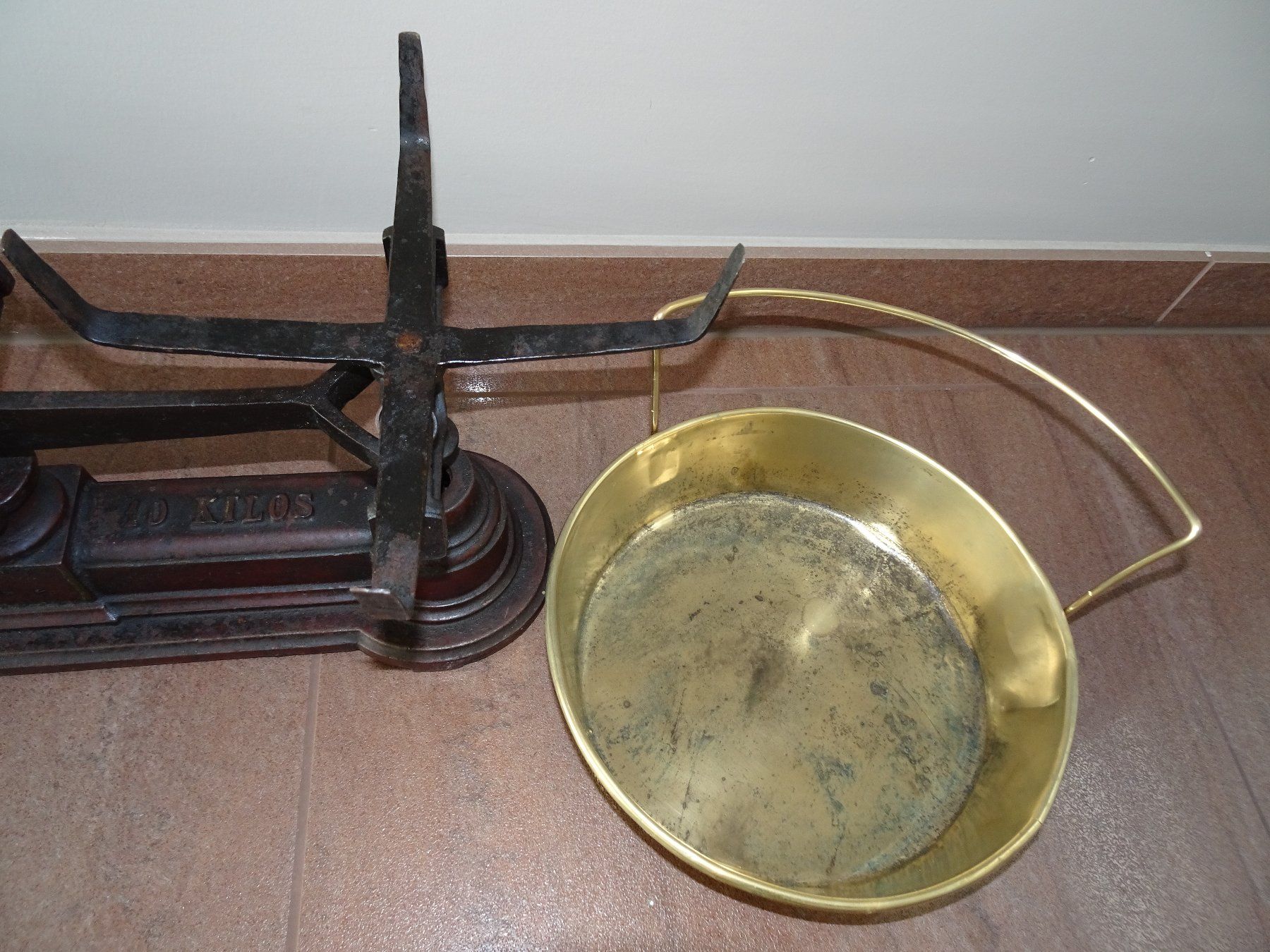 Bilance e pesi: alte 10kg - Waage + Gewicht-Steine Messing – Usato da Vitznau venduto da Mina60 8