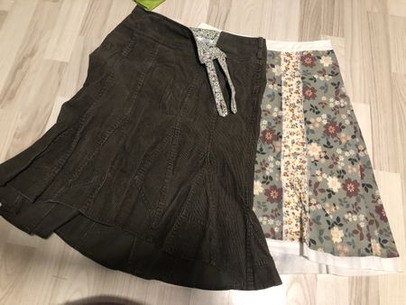 2 Röcke: Cordrock + Blumenrock