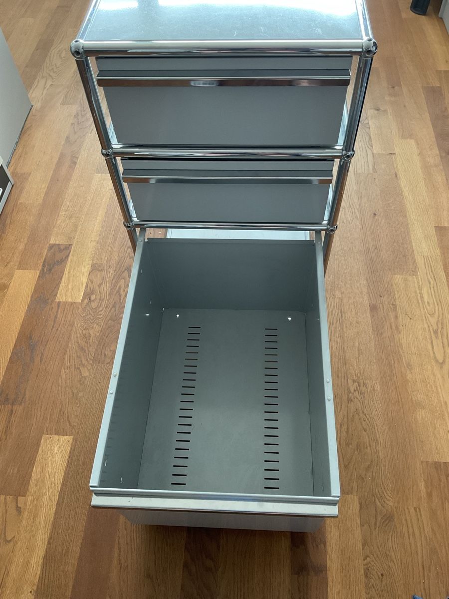USM Korpus: USM Rollcontainer, 3 Schubladen grau – Gebraucht aus Jegenstorf von BAVARIA4CH 3