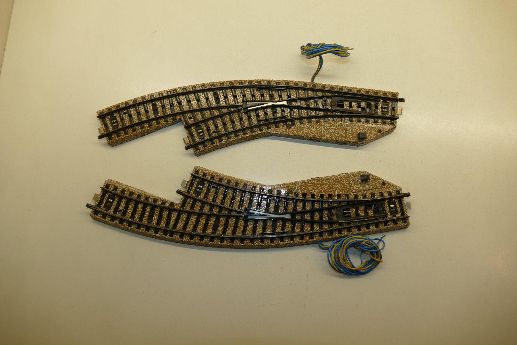 Märklin Modellini di ferrovie: Märklin H0: M-Bogenweichenpaar Einheit 4 – Usato da Niederhasli venduto da rail-duerst