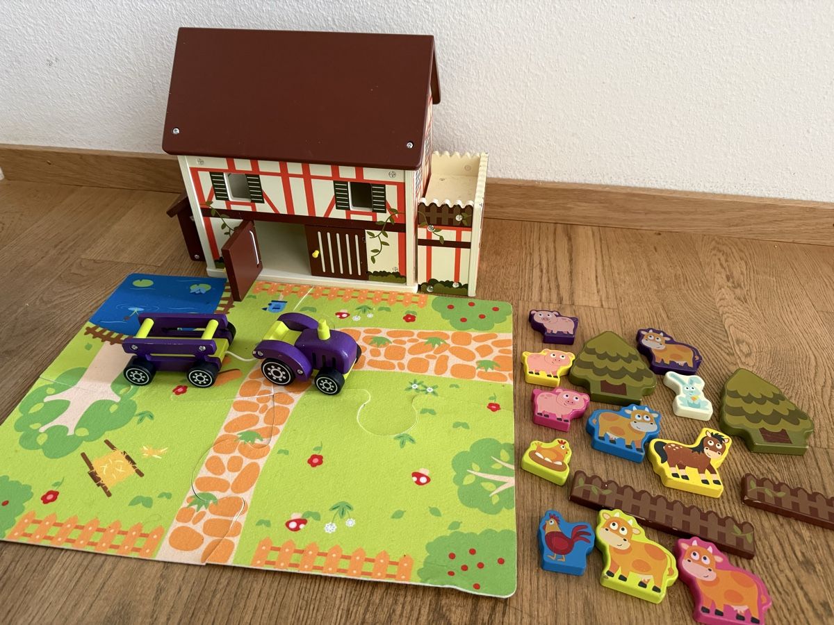 Spielzeuge: Bauernhof aus Holz – Gebraucht aus Arlesheim von 12sxlssdf
