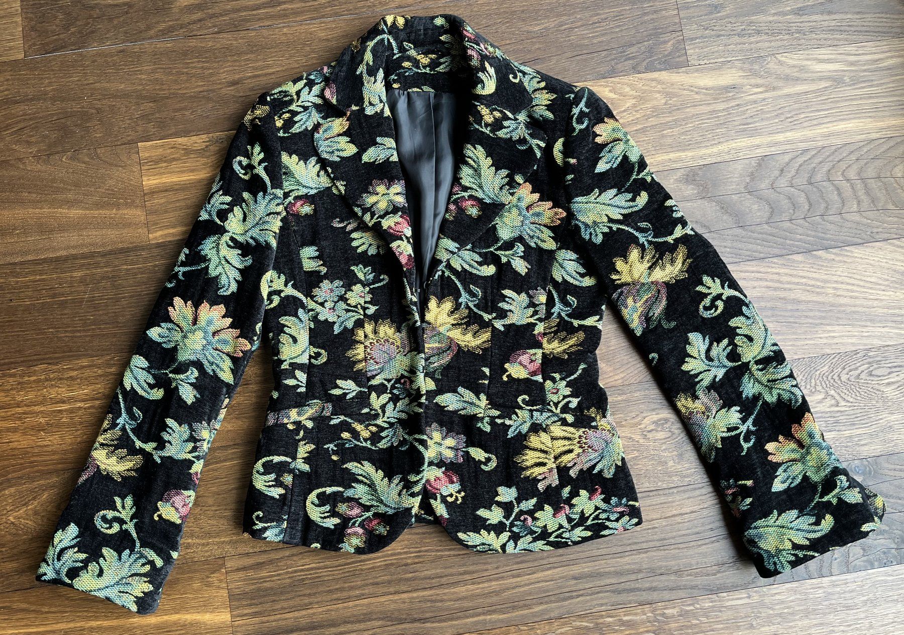 Giacche: Stylischer Blazer Jacke, blumig, Gr. 36 – Usato da Affoltern am Albis venduto da Blackrhythm 2