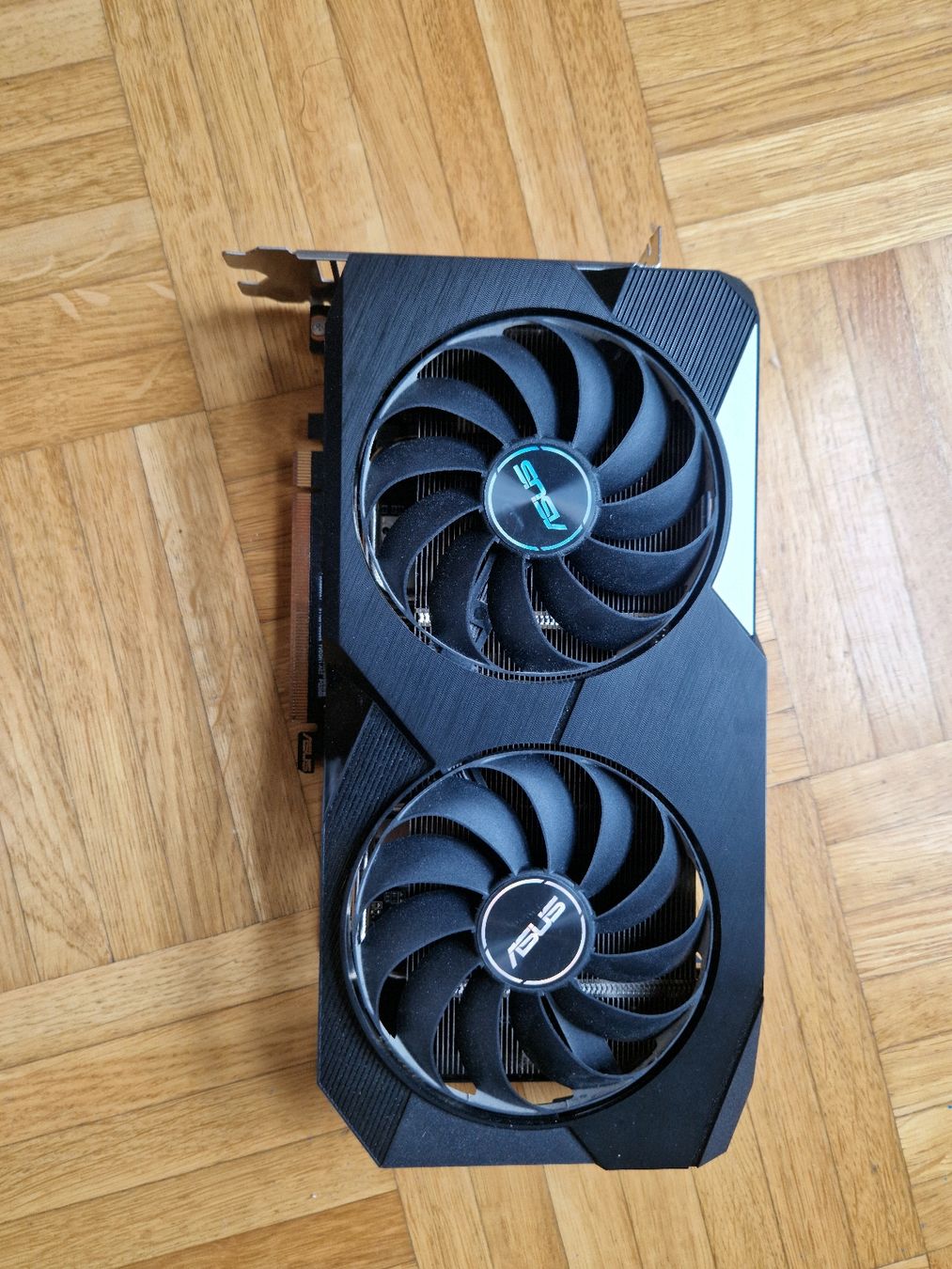 Asus Schede grafiche: rx6600xt asus 8gb  – Nuovo (secondo la descrizione) da Le Grand-Saconnex venduto da ank_pw7b