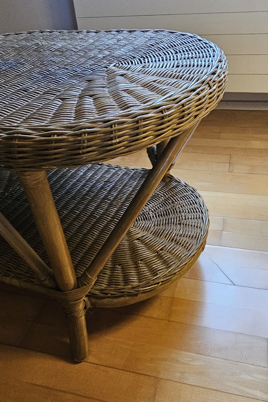 Tische: Round Natural Rattan Coffee Table with Storage Shelf – Gebraucht aus Zürich von jak_pvk7 3