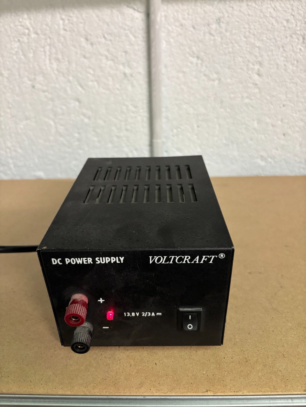 Alimentazione elettrica: Voltcraft DC Power Supply 13,8V / 2-3A – Usato da La Chaux-du-Milieu venduto da Bloute 1