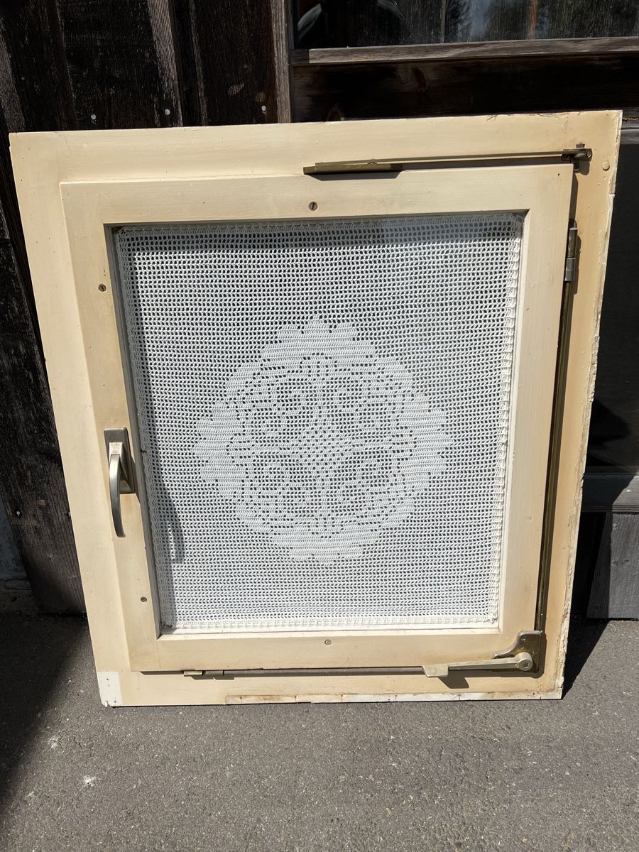 Finestre: Altes Fenster mit integriertem gehäkel – Usato da Linden venduto da Bambs04