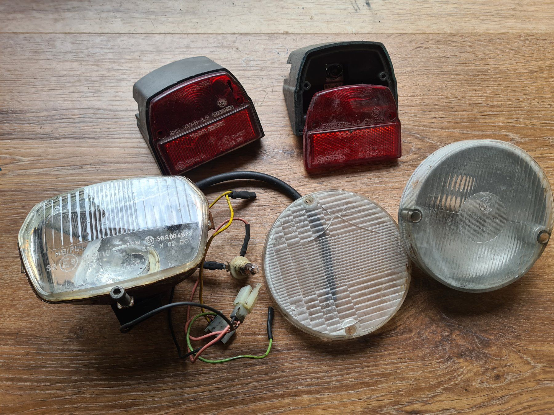 Piaggio Ciclomotori: Piaggio-Lampen Teile und Rucklichter..Original – Usato da frümsen venduto da Sailem