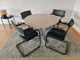 Besprechungstisch mit 2 VS Stühle
