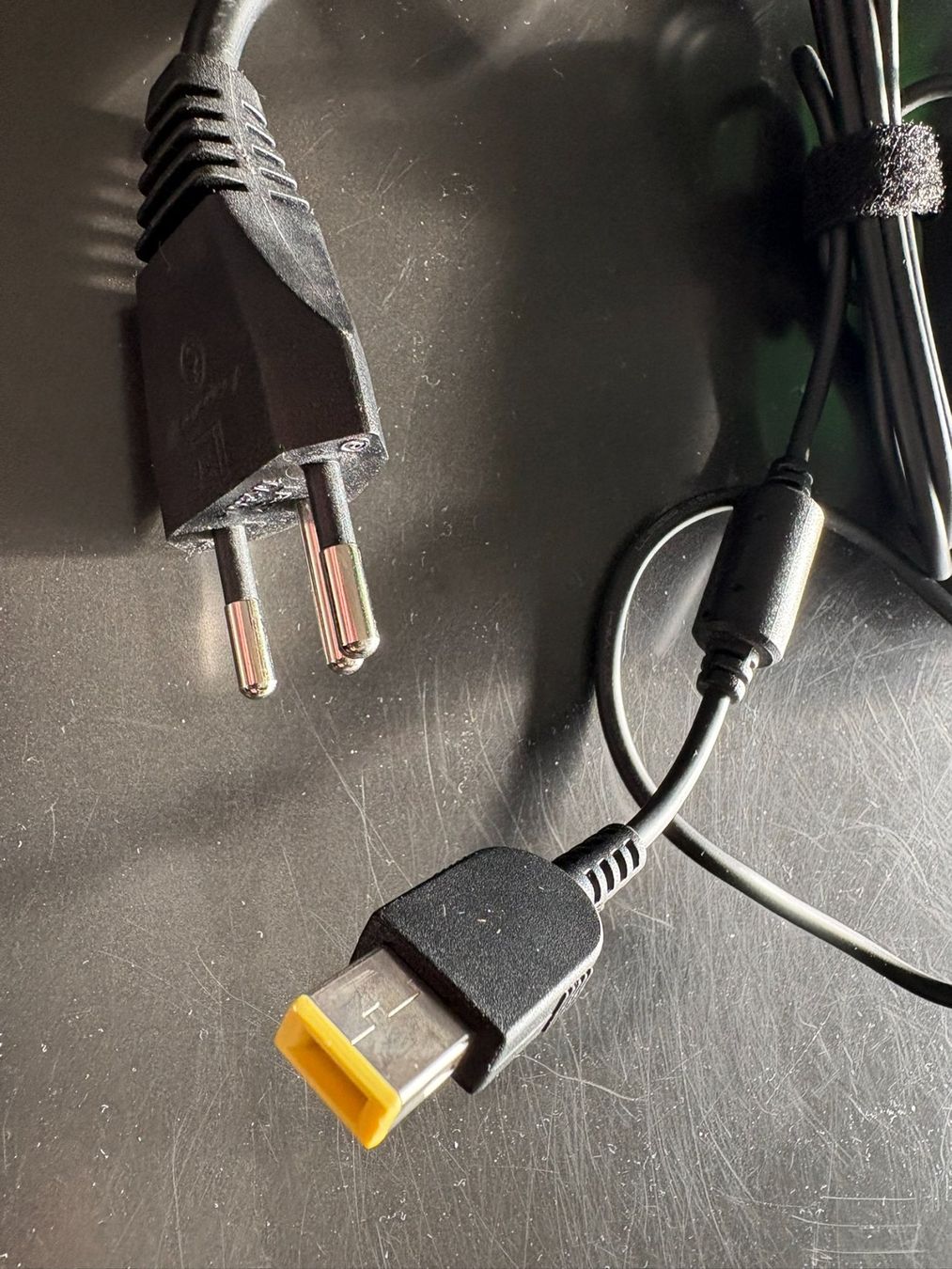 Hewlett Packard Laufwerke & Adapter: Lenovo Thinkpad Netzteil / Adapter – Gebraucht aus orselina von Loriotech 2