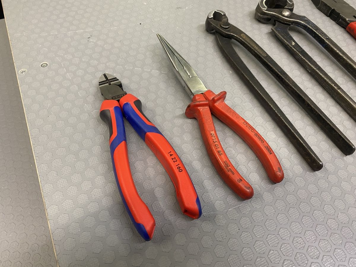 Knipex Tutti gli attrezzi: Lot Knipex Zangen ab 1.- – Usato da Wabern venduto da HK-Design 1