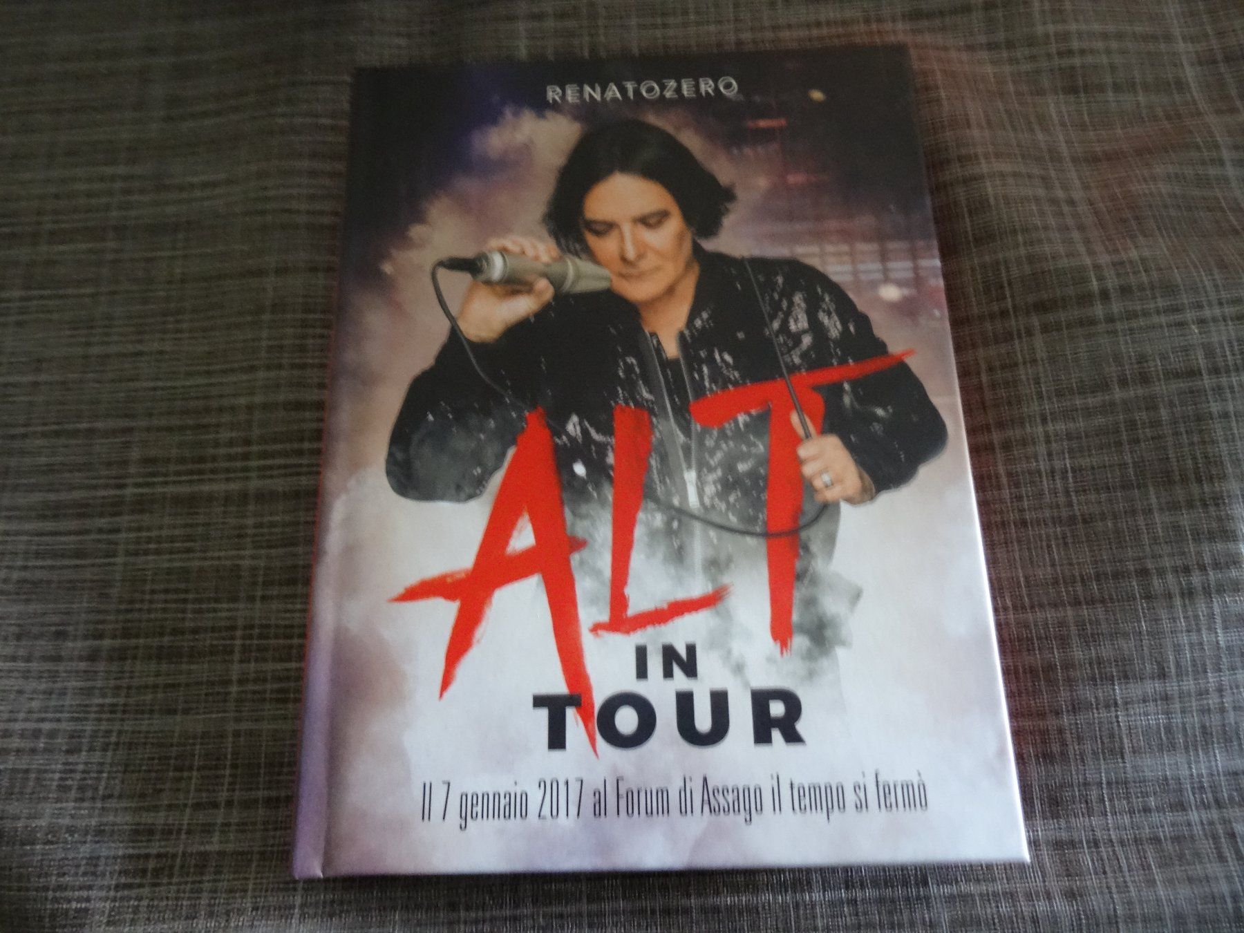 Tous les DVDs: Renatozero - Alt in Tour BLU-RAY/DVD/CD – D'occasion à Olten par Disc-Verkauf