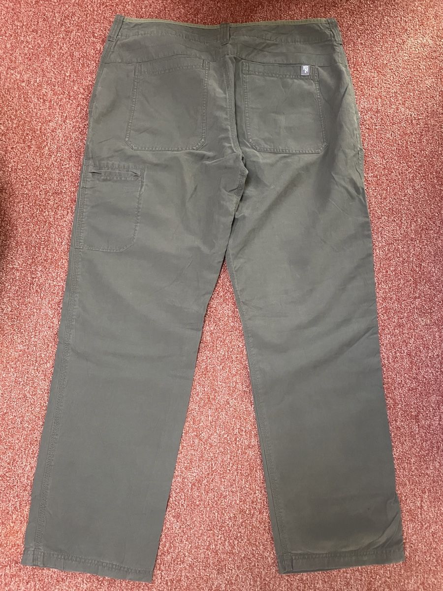 North Face Pantaloni: Pantalon The North Face, couleur olive – Usato da Bassins venduto da Neskwyk 4