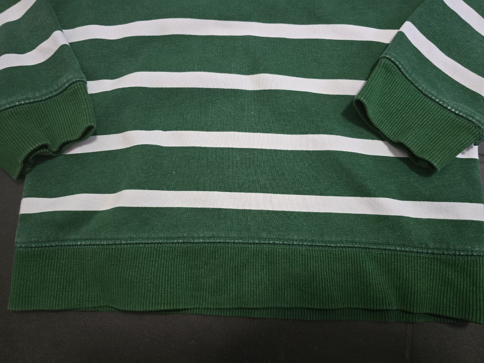 H&M Pulls et sweat-shirts: H&M LOGG Pulli, gestreift, grün/weiss, Gr. 122/128 – D'occasion à Unterentfelden par Panda-87 2