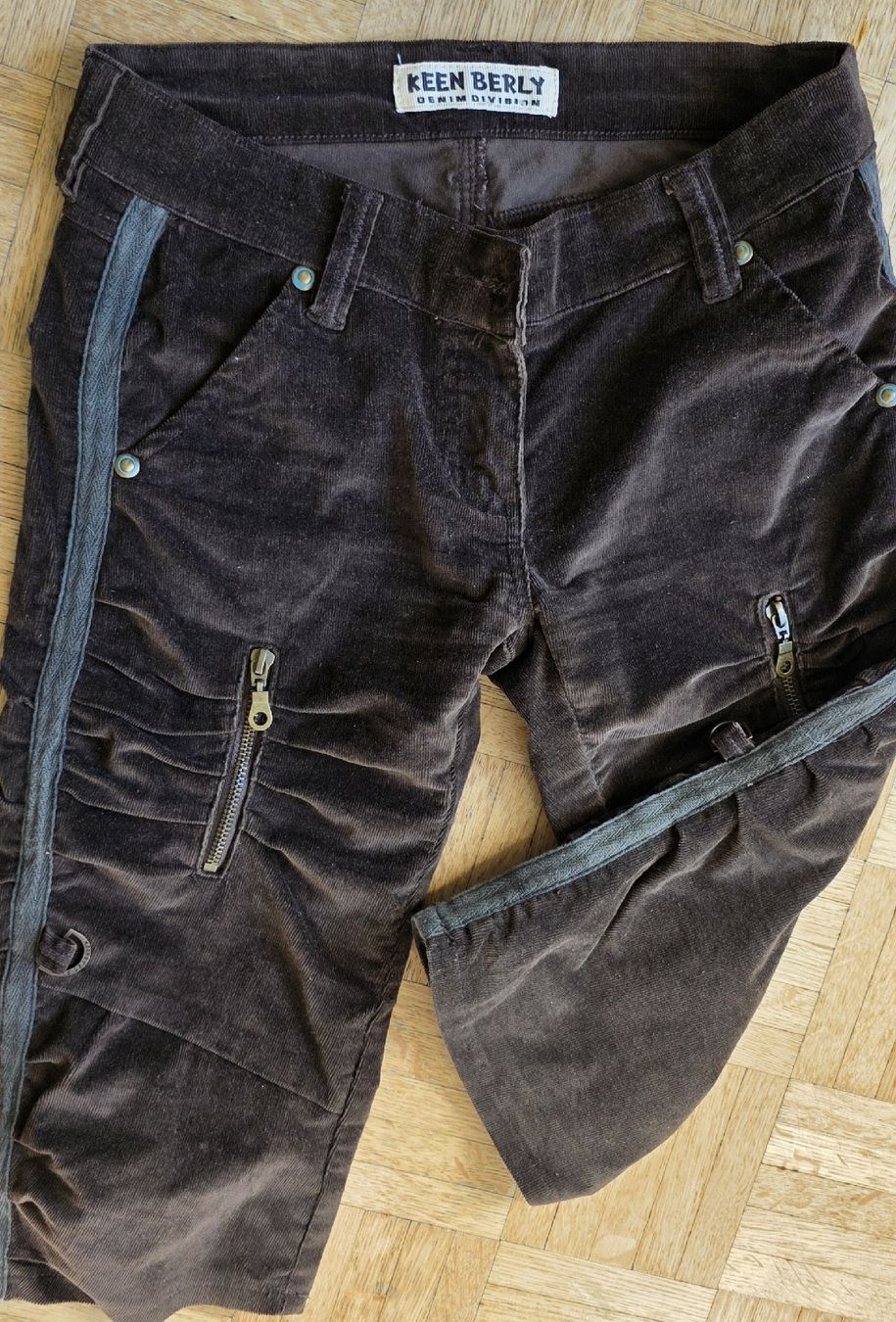 Pantaloni: Bermuda/pantalon 3/4 taille 36 Brun/marron – Usato da Yverdon-les-Bains venduto da van_dq65 2