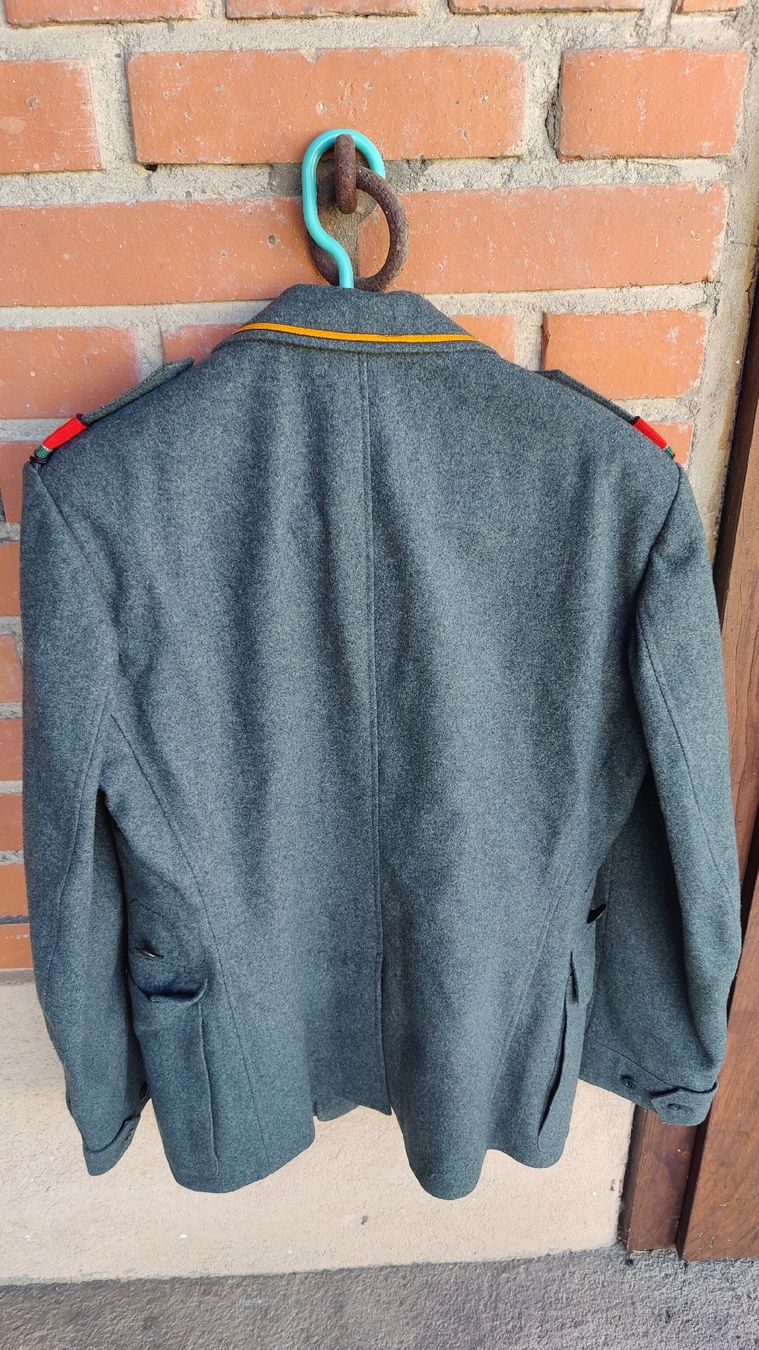 Armée suisse Uniformes: Schweizer Armee Uniform Jacke (L28) – D'occasion à Neuenhof par bro_9zsg 6