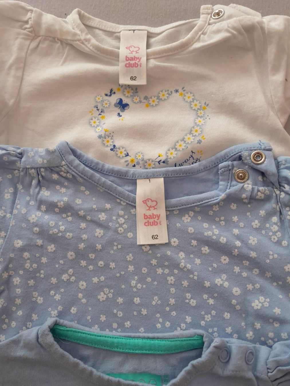 Blusen, T-Shirts & Tops: Kinder Kurzarmshirts Grösse 62/68 – Gebraucht aus Worb von Osterthal 2