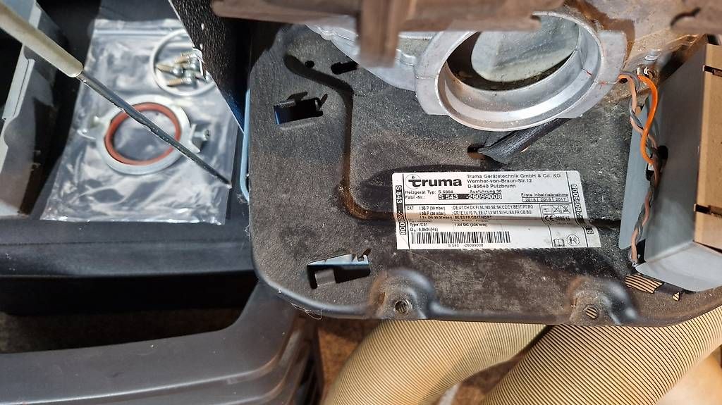 Truma Radiatori: Truma Camping Heizung S5004 – Usato da Lichtensteig venduto da ret_m9nk 1