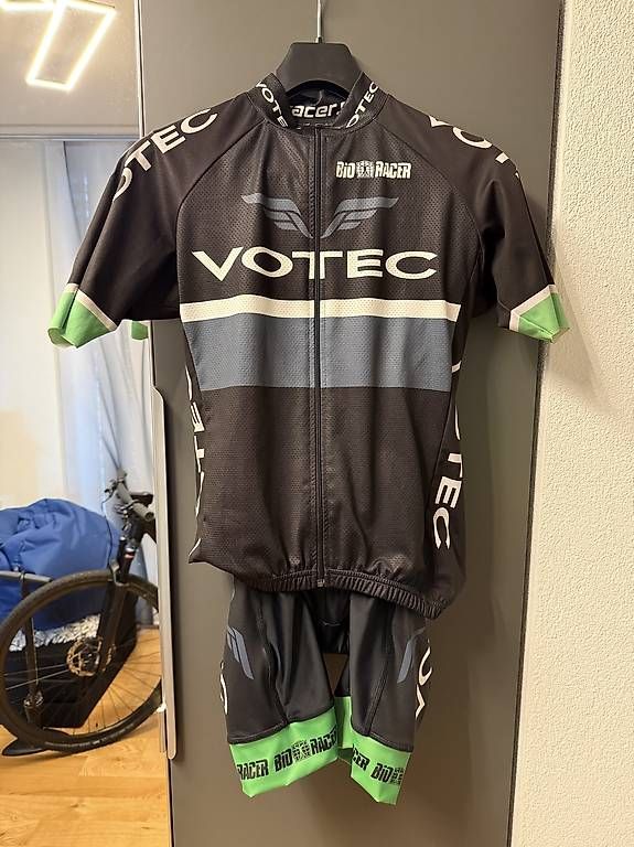 Maillots de corps & Pantalons: Fahrradtrikot Set, 2x, Größe M – D'occasion à Birsfelden par michaelk0815