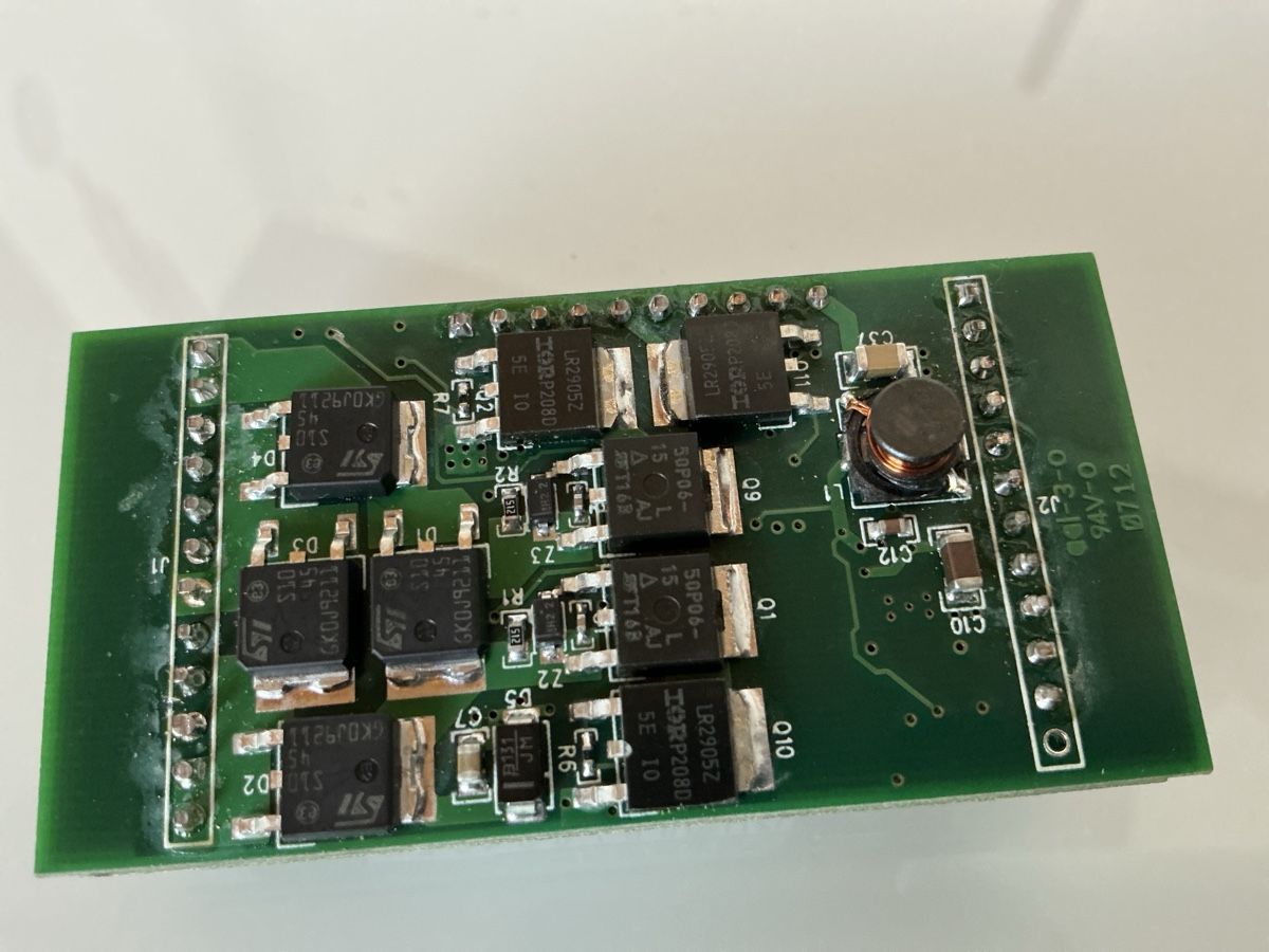 Modelleisenbahnen: QSI Titan Lok-Sounddecoder mit Schraubklemmen, gebraucht – Gebraucht aus Wängi von Madella 3