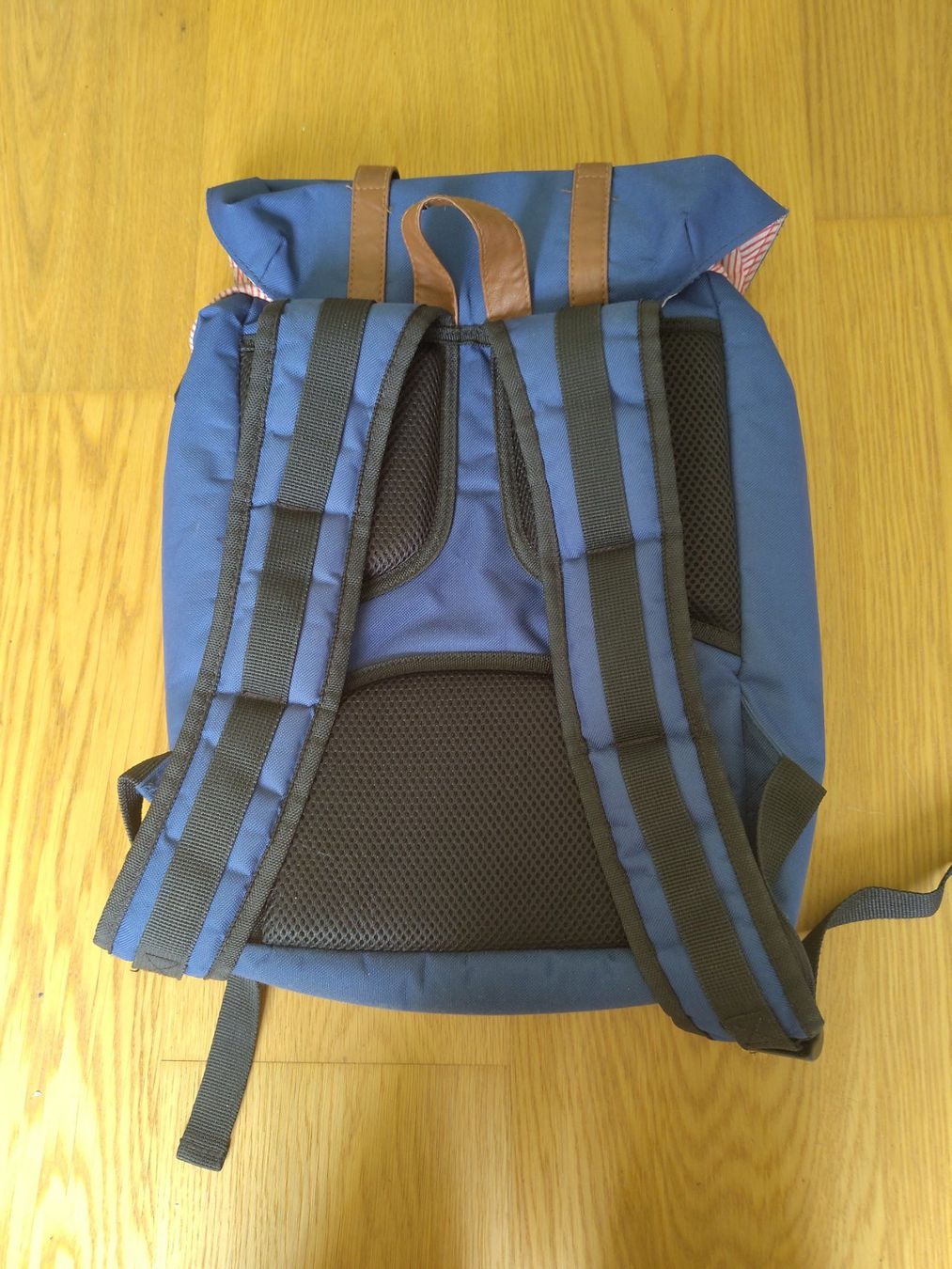 Zaini: Blauer Rucksack mit Leder-Applikationen – Usato da Bern venduto da Cassiopeia-72 3