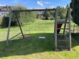 Spielturm mit Schaukel & Rutsche