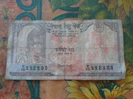 NEPAL  (B)  10  Rupees  Billet