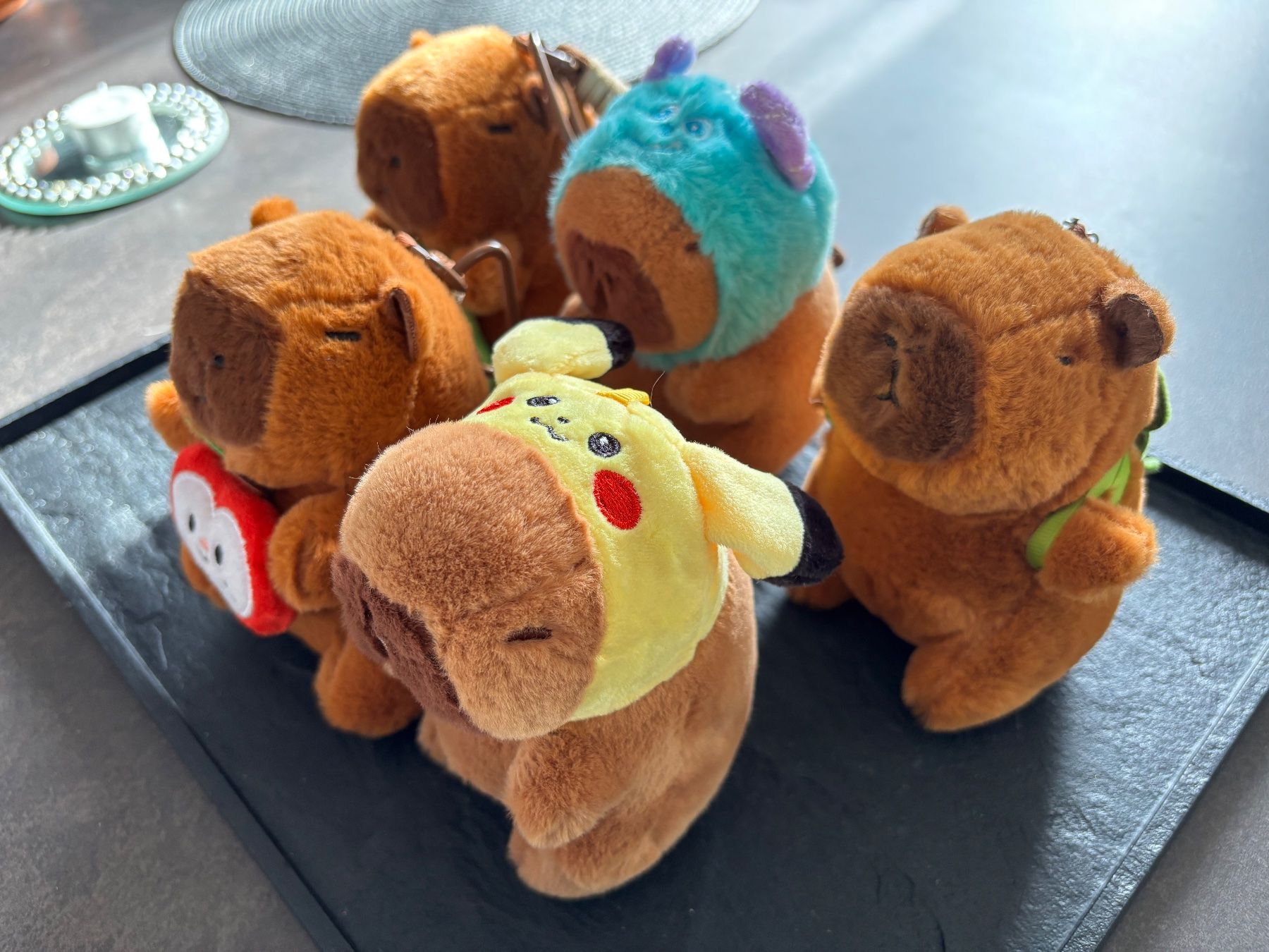 Giocattoli: 5 Capybara - porte clé NEW – Nuovo e nell'imballaggio originale da Collombey venduto da Cards07