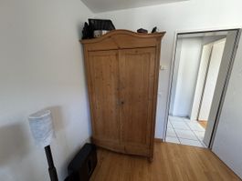 Massiver Bauernschrank aus Weichholz - rustikal & zeitlos